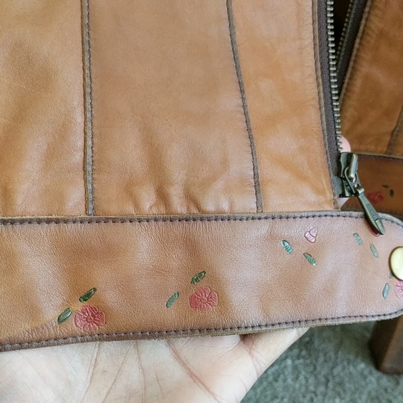 Beautiful 💯 Leather Jacket - Picture 3 of 8